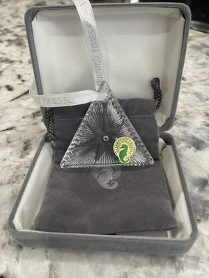 Waterford Times Square Collection Triangle Crystal 2000 - La Estrella de la Esperanza Foto 1 de 4