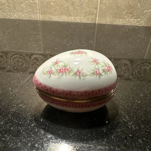 Vintage Bone China egg shaped trinket box Roses - Picture 1 of 4
