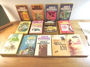 13 VINTAGE JOHN D. MACDONALD MASSE TASCHENBÜCHER TRAVIS MCGEE FAWCETT 40 ¢ - $ 1,95 - Bild 1 von 16