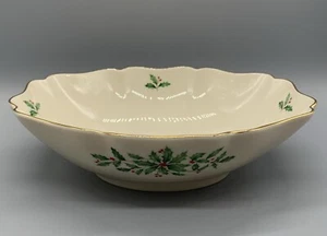 Lenox Holiday Servierschüssel, Stechpalme Beere mit Goldrand 8” x 10” geriffelt, überbacken - Bild 1 von 4