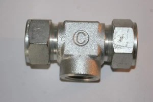 1" Tube x 1" Tube x 3/4" FNPT Steel Branch Tee Crawford Swagelok S-1610-3-12TTF - Picture 1 of 5