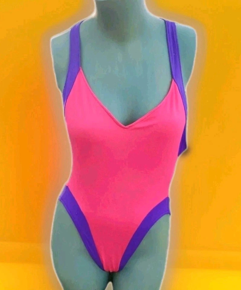 Traje de baño Gotcha de los 90 de una pieza sello de vagabundo de corte alto *como se ve en un video demasiado corto* Foto 1 de 4