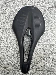 Fizik Argo Vento 140mm Saddle - Black - Picture 1 of 7