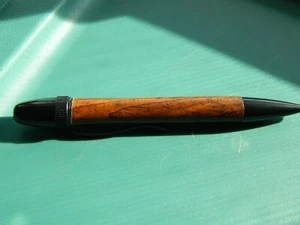 HANDGEFERTIGTER ATLASSTIFT EINSCHALTMASCHINE HELLBRAUN HOLZ EINZIGARTIGES GESCHENK SCHÖN NEU - Bild 1 von 8