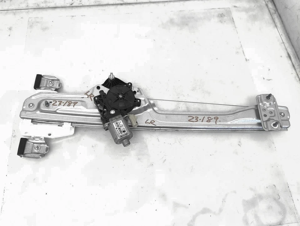 Chevrolet Silverado 1500 2014-2019 regulador de ventana eléctrica del conductor trasero y motor Foto 1 de 4