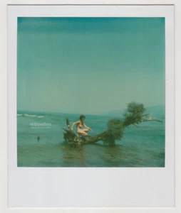 Bastante Atractivo Mujer Joven Playa Bikini Naturaleza Mujer Tetona Polaroid® Foto - Imagen 1 de 7