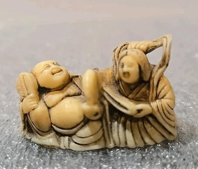 Figura Hombre y Mujer Netsuke Japonesa Detallada Resina Tallada Foto 1 de 4