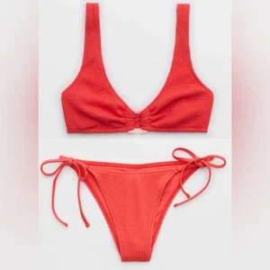 Neu mit Etikett Aerie FULL SET Crinkle-Ring breiter Träger U-Ausschnitt Oberteil + Schnur-Unterteil zum Binden rot - Bild 1 von 5