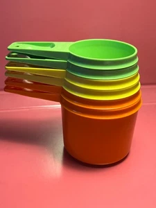 Vintage Tupperware Retro Colors Measuring Cups 6 pieces Stackable - Picture 1 of 7
