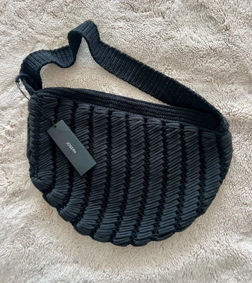 Joseph, Bandolera Bolso de Hombro Tejido a Mano Algodón, Negro (SR $405) Foto 1 de 4