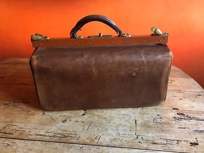 Vintage Gladstone, sac de voyage type médecin en cuir et fermoirs en laiton - Photo 1/4