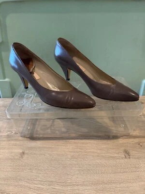 Tacones de salón vintage de cuero topo Amalfi talla 8,5 Foto 1 de 4