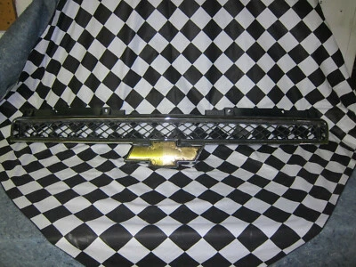 2007 - 2014 Chevrolet Avalanche Suburban Tahoe Upper Grille - Image 1 of 4