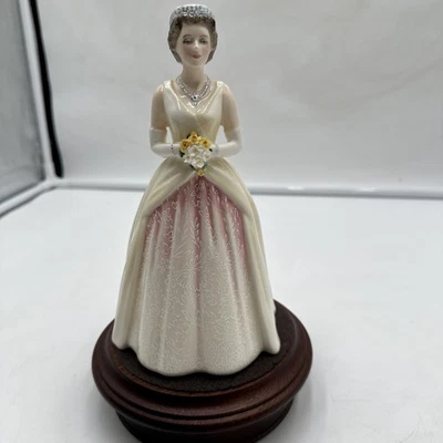 Royal Doulton Queen Elizabeth II HN 3440 2252  /3500  Her Majesty - Image 1 of 4