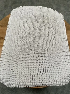 White Chenille Large Noodle Bath Rug  ~ 32”x 22” - Image 1 of 4