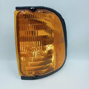 Ford E350/E450 Super Duty Parking/Side Marker Light 2004-2007 Pass Side 014619 - Picture 1 of 10