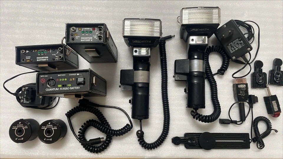 Metz 45 CT-4 Electronic Handle Mount Flash Holder & Quantum Battery,Cables - Image 1 of 4