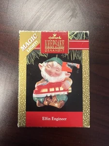 Elfin Engineer 1991 Magic Christmas Train - Ornamento segno distintivo spedizione gratuita nuovo con scatola - Foto 1 di 2