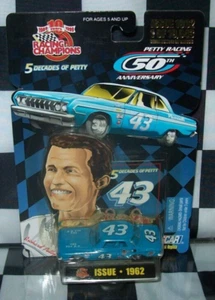 RICHARD PETTY #43 1962 NASCAR RACING CHAMPIONS 1/64 DIECAST CAR 19,043 MADE - Picture 1 of 3