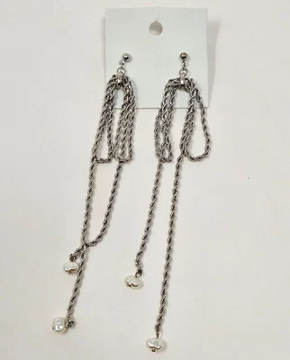Pendientes colgantes con lazo de perlas Free People nuevos con etiquetas $38 Foto 1 de 3