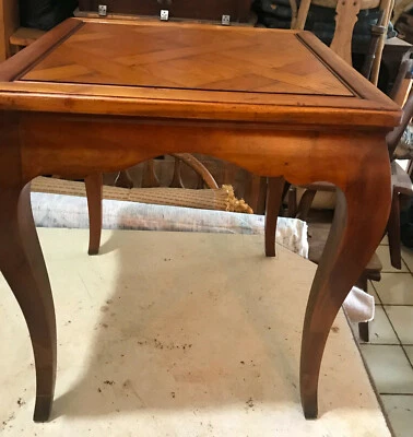 Mesa auxiliar / mesa auxiliar Cherry Henredon de Henredon (RP-ET85) Foto 1 de 4