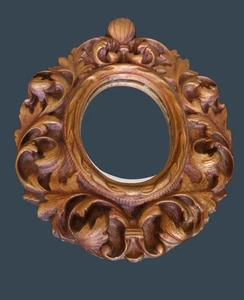 Vintage goldfarben verzierter ovaler Wandspiegel aus Kreidegeschirr mit Blatt- & Schnörkeldesign - Bild 1 von 10