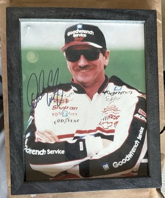 Foto firmada por Dale Earnhardt Sr 8x10 enmarcada por NASCAR Foto 1 de 4