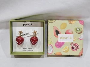 Piper K Erdbeere Ohrhänger - goldfarben mit Glassteinen, neu in Box - Bild 1 von 5