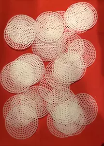 Blank Plastic Canvas Lot 32 Circles Pre-Cut 7 Count 2½" Diameter White FREE SHIP - Picture 1 of 4