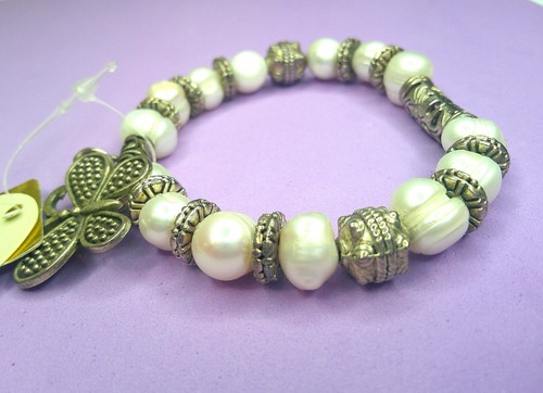 OFF WHITE Bracciale donna NACCARA perle d'acqua dolce tono argento grande farfalla charm 7 in