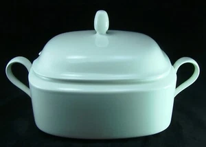 Mikasa Color Classics BASIC WHITE CF900 Covered Casserole Dish EXCELLENT - Picture 1 of 6