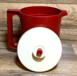 De colección. TUPPERWARE - JARRA DE 1,5 QT - BORGOÑA / BRONCEADO TAPA BOTÓN PULSADOR # 1575-8 - Imagen 1 de 7