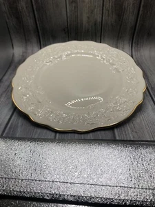 Vintage Lenox Holiday Hostess (3) Teller Schleifen & Efeu Relief Goldrand 9" Made in USA - Bild 1 von 7