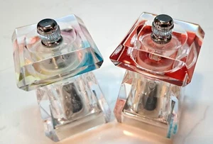 W.M. Bounds Vintage Salt And Pepper Grinders Lucite - Picture 1 of 5