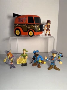 Scooby Doo Pirate Crew Van 5" mit 5 Figuren Scooby, Shaggy, Velma, Daphne, Fred - Bild 1 von 16