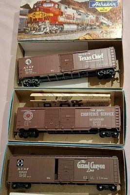 Athern HO scale lot of 3 Box Car Toy Model Railway Train Freight Carriages  - Image 1 of 4