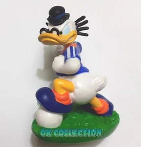 **Disney Plastic Figure UNCLE ROCKERDUCK FOOTBALL (h. 3") WORLD SOCCER 2006 - Picture 1 of 1