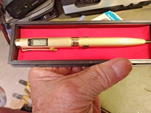 3G- NOS Vintage REALISTISCHER nachfüllbarer Stift/Uhr LCD mit Box und Inst. goldtone - Bild 1 von 3