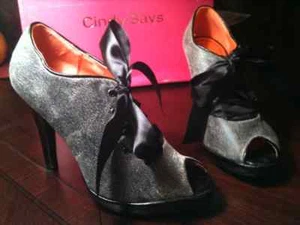 $120 CINDY SAYS Krave Booties Heels ~ NEW Black Size 5 - Picture 1 of 9