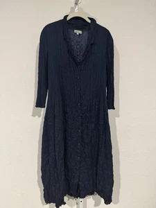 Alquema Nehru Crinkle Mantel Kleid Knopfleiste dunkelblau Gr. 2 bescheiden minimalistisch - Bild 1 von 7