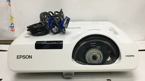 Epson PowerLite 520 Proiettore LCD 2700 Lumen HDMI CON 1951 Usato Ore Lampada - Foto 1 di 14