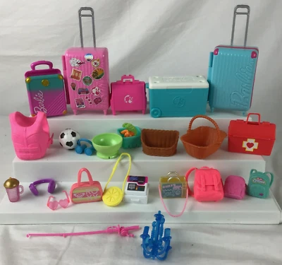 Barbie Accesorios Mixto 26 Piezas Lote Maletas Enfriador Monederos Mochilas Cestas Foto 1 de 4