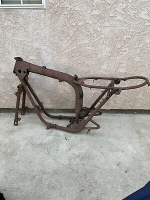 Triumph TR6 Trophy TR6C 650 1969-1972 cuadro chasis y brazo oscilante Foto 1 de 4