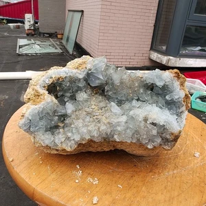 Hermoso espécimen mineral cueva geoda cristal celestita azul natural de 5,35 lb - Imagen 1 de 17