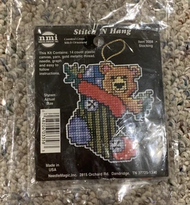 Kit de adornos de punto de cruz contado NMI 3358 medias/oso de peluche puntada N colgante - Imagen 1 de 3