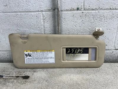 Lexus LX570 2015 pasajero lado derecho beige gamuza parasol con espejo retrovisor iluminado  Foto 1 de 4