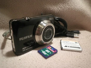 FOTOCAMERA DIGITALE FUJIFILM JV500 14MP 3XZOOM OTTIME CONDIZIONI PERFETTA - Foto 1 di 13