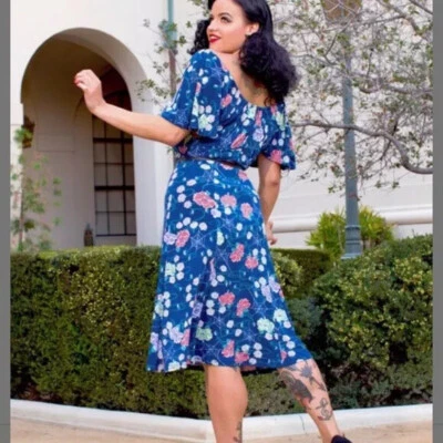 Vestido Pinup Couture Teia de Aranha e Rosas Encantador Tamanho G Comprimento Chá Azul PUG RARO! - Imagem 1 de 4
