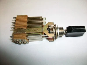 SWITCHCRAFT 3 POS. LOCKING LEVER SWITCH 54267 5930-01-073-5585 - Picture 1 of 4