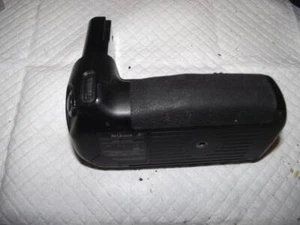 Genuine Nikon MB-D200 Vertical Battery Grip for D200 - Picture 1 of 4